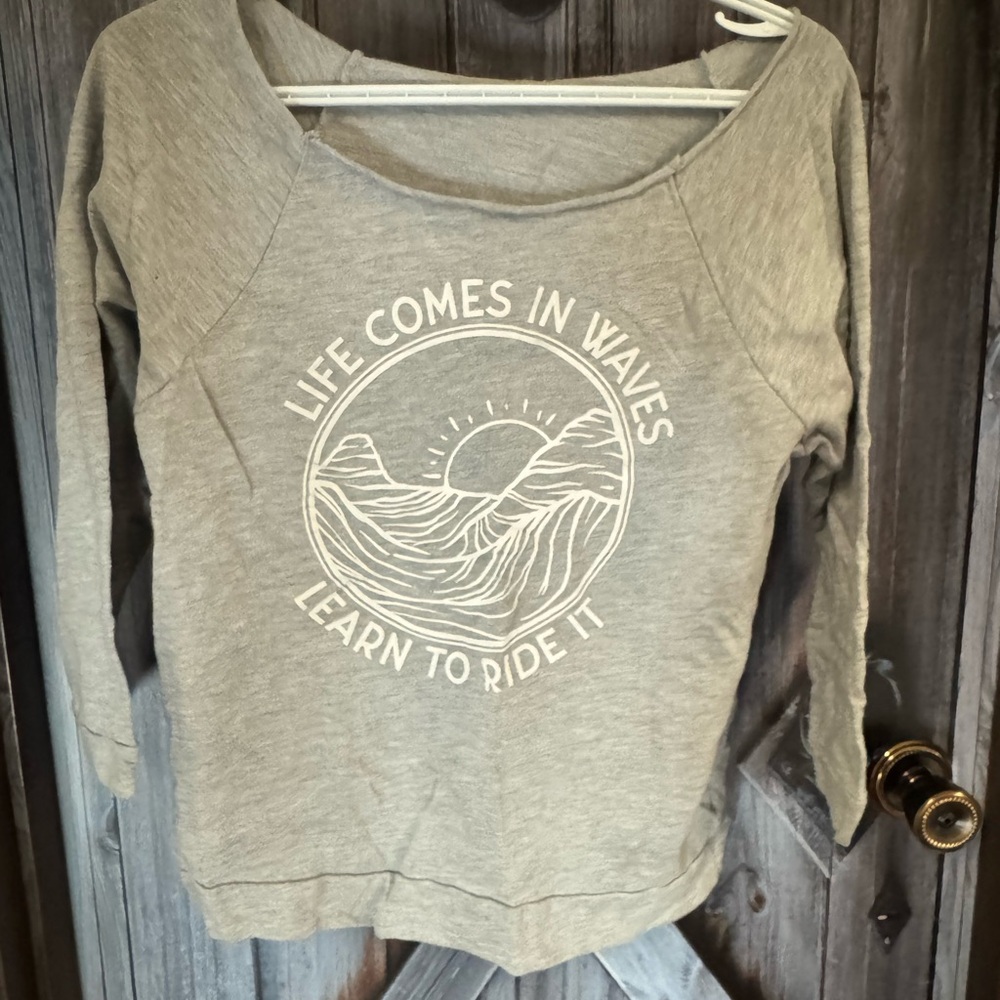 Gray Women's Top with Graphic Print